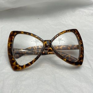 Tortoise shell bow shaped faux glasses